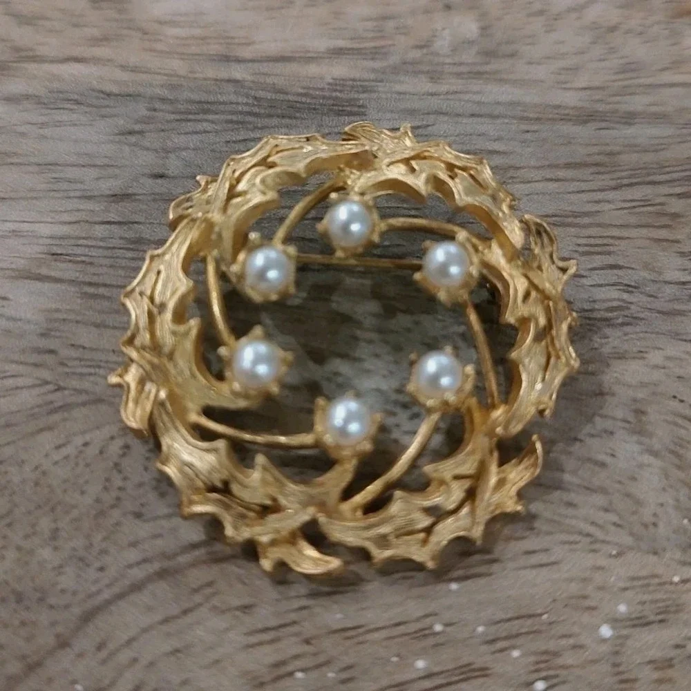 Vintage Gold Metal & Pearl Wreath Pin‎ Holiday Grandma Core Formal Gift Whimsy